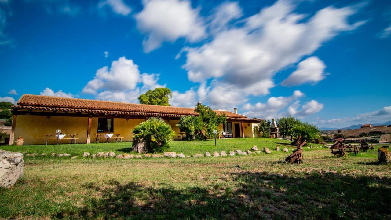 Agriturismo Carrucana Martis Exteriör bild